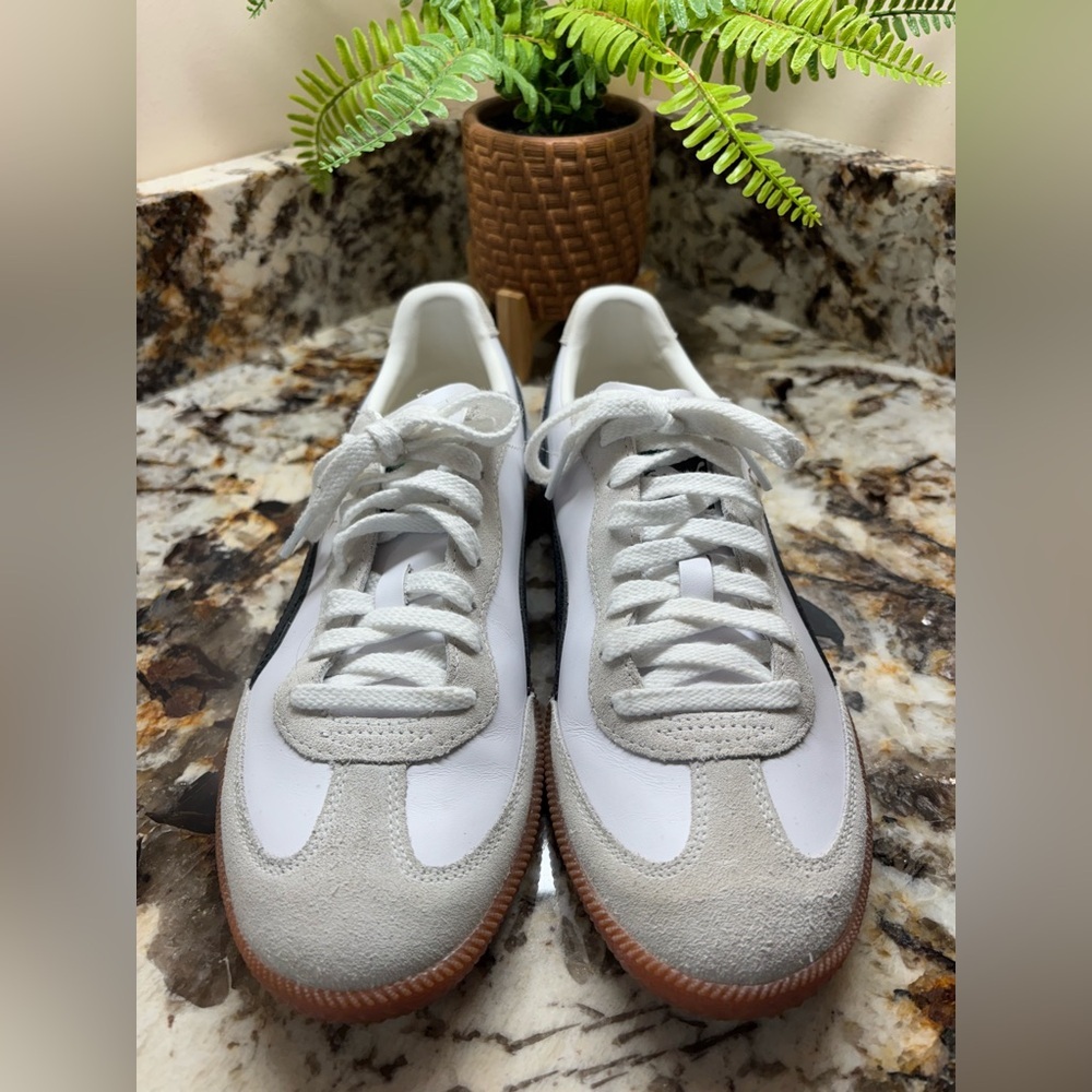 Puma White and Black Sneakers